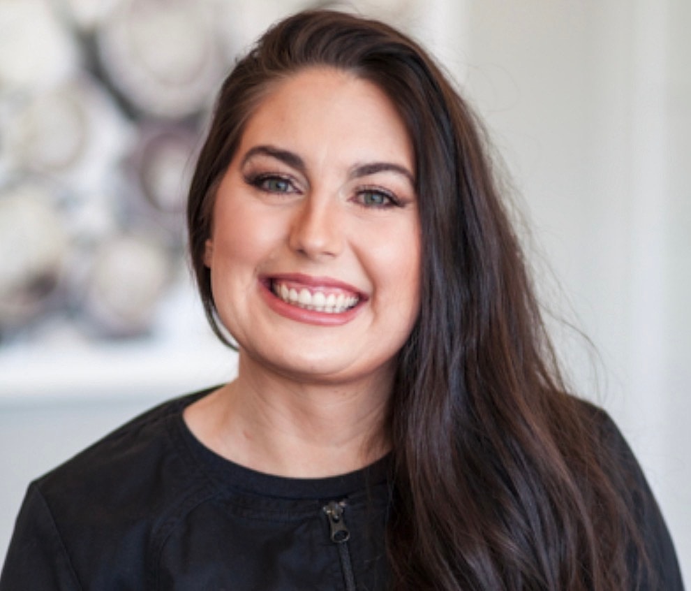Smiling woman with long dark hair, portrait.